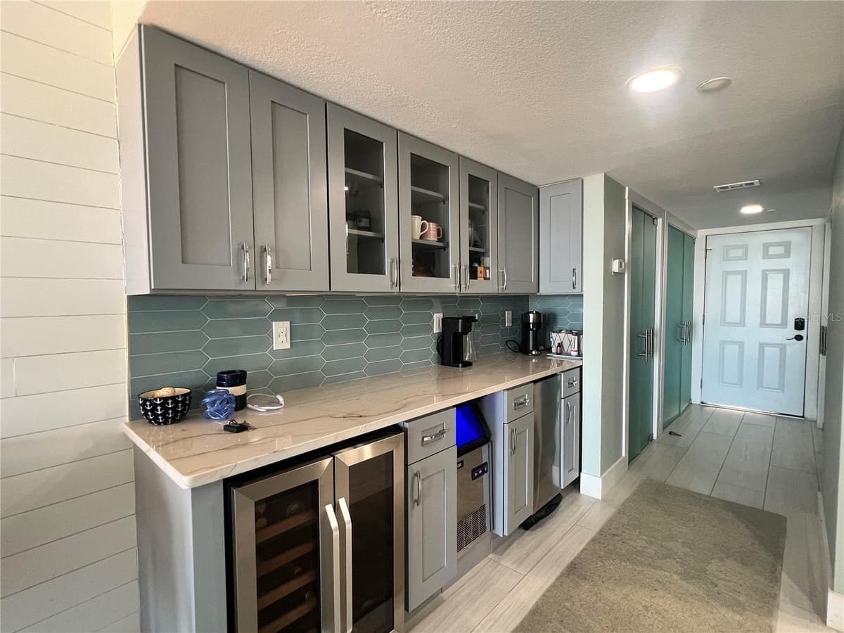 1250 GULF BOULEVARD — photo 1 of 24