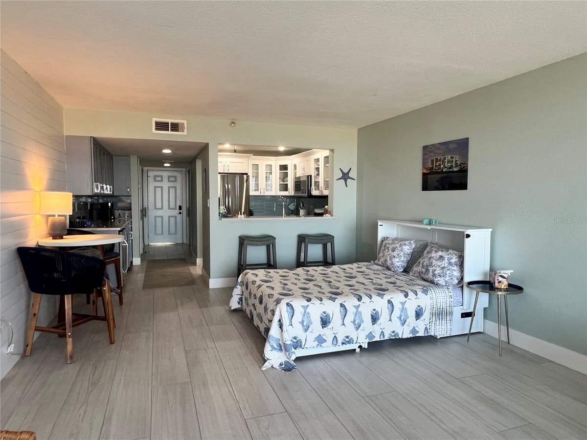1250 GULF BOULEVARD — photo 3 of 24