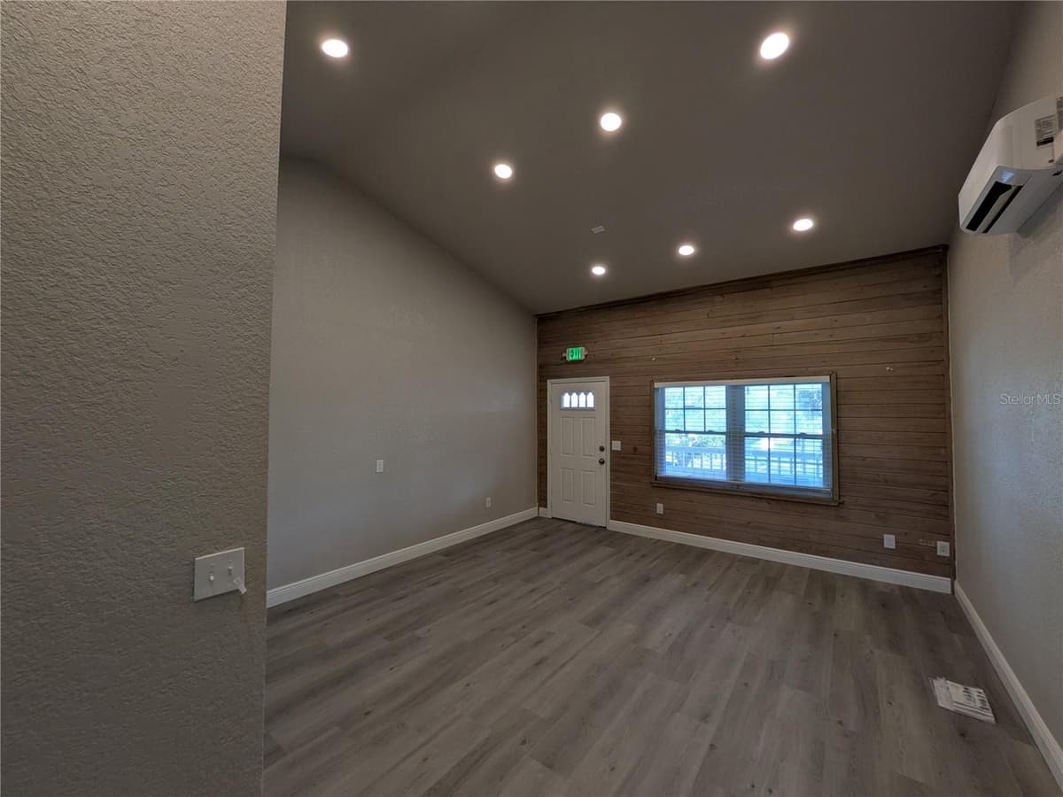 1120 PINELLAS BAYWAY — photo 4 of 10