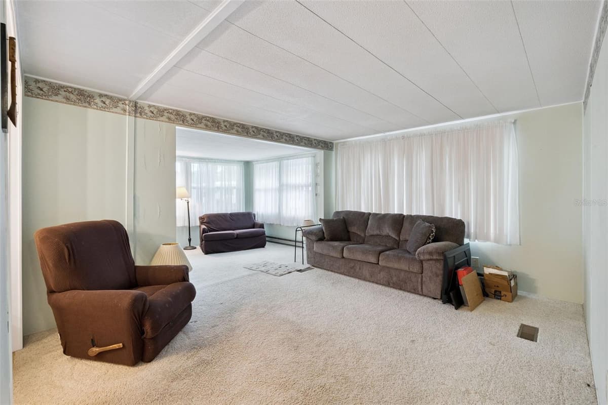 102 PARKLAND DRIVE — photo 13 of 27
