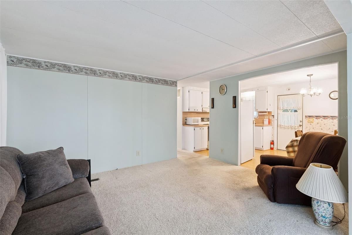 102 PARKLAND DRIVE — photo 11 of 27