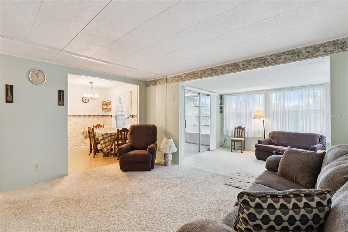 102 PARKLAND DRIVE — photo 10 of 27