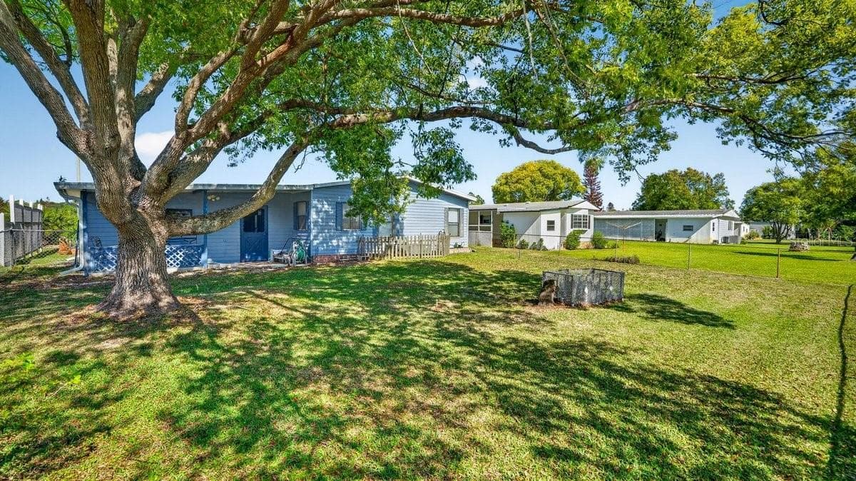780 GREENFIELD DRIVE — photo 42 of 49