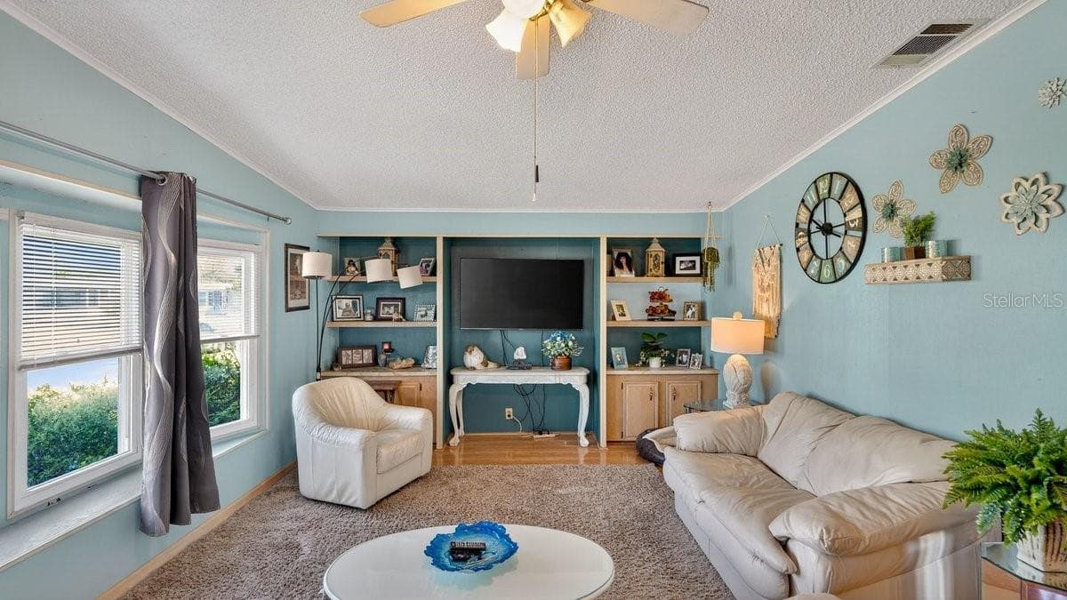 780 GREENFIELD DRIVE — photo 9 of 49
