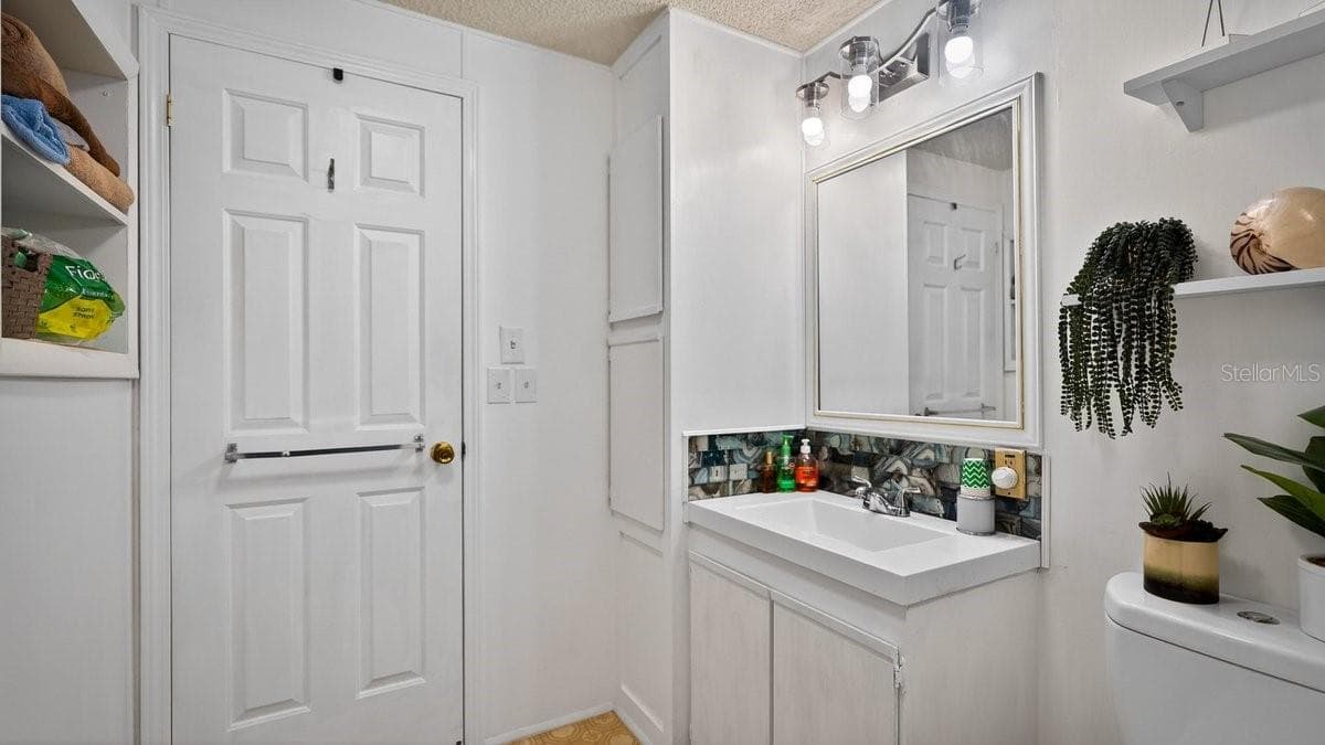 780 GREENFIELD DRIVE — photo 33 of 49