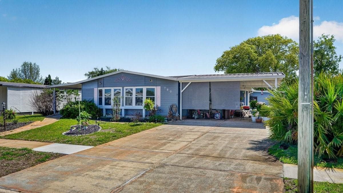 780 GREENFIELD DRIVE — photo 3 of 49