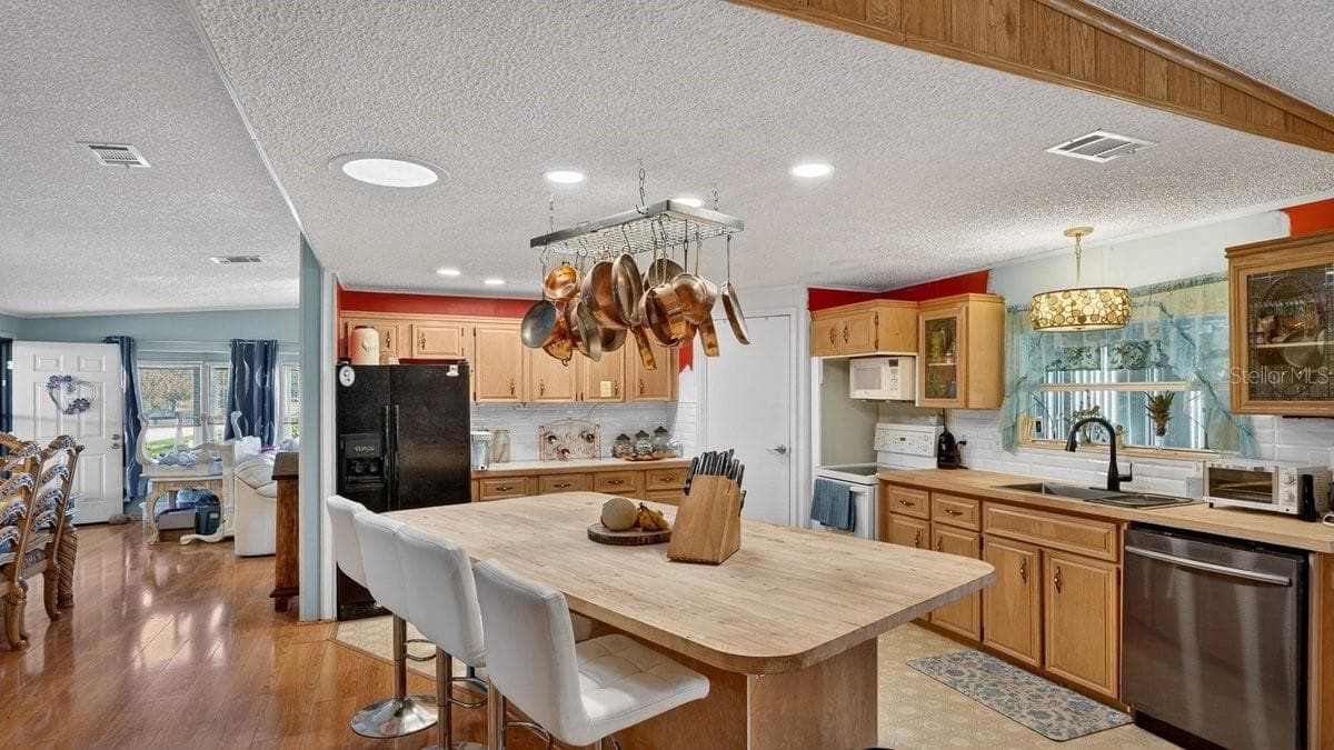780 GREENFIELD DRIVE — photo 16 of 49