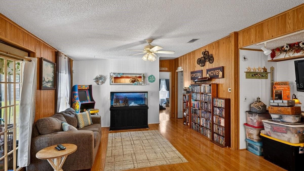 780 GREENFIELD DRIVE — photo 19 of 49
