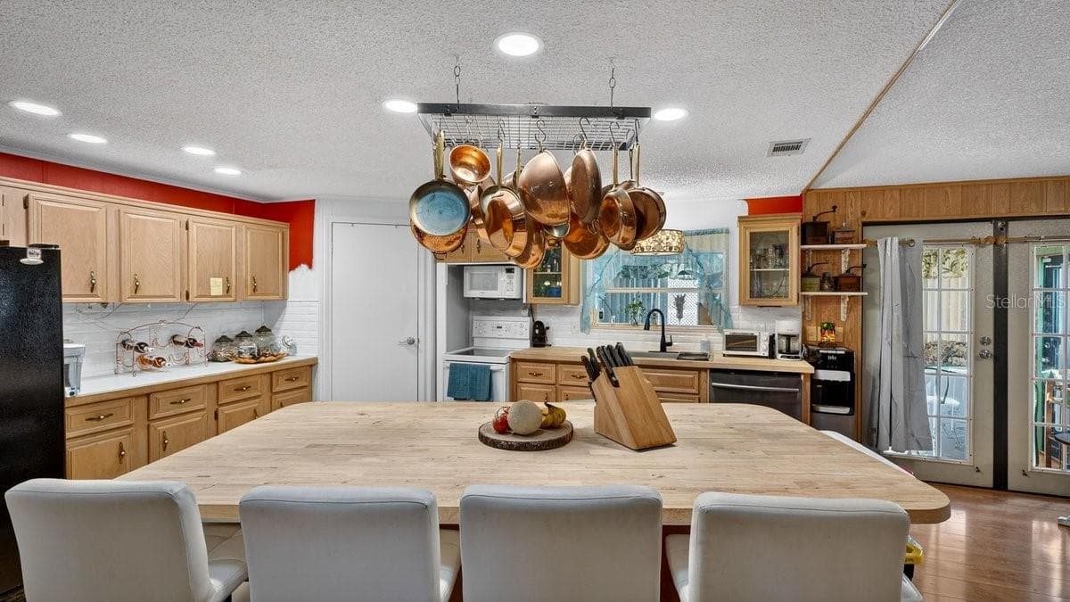 780 GREENFIELD DRIVE — photo 15 of 49