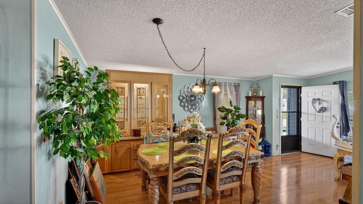 780 GREENFIELD DRIVE — photo 11 of 49
