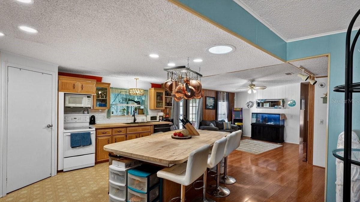 780 GREENFIELD DRIVE — photo 14 of 49