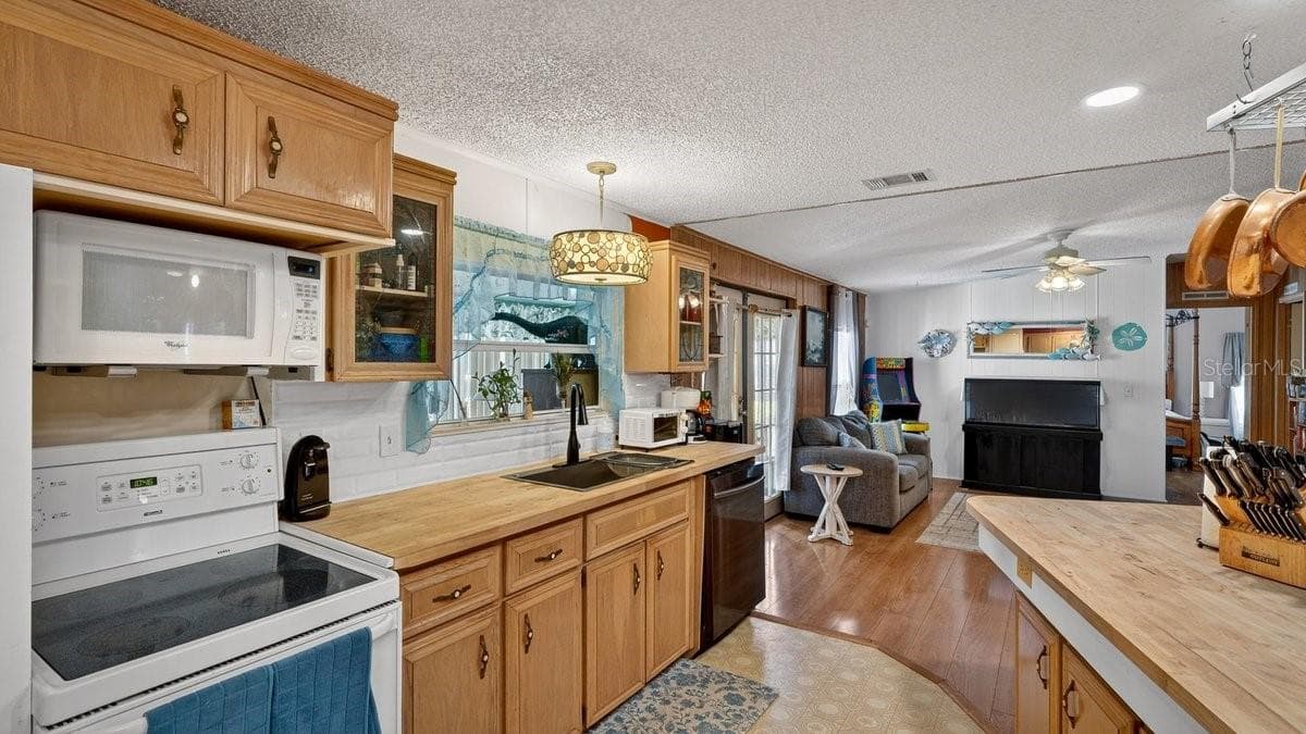 780 GREENFIELD DRIVE — photo 17 of 49