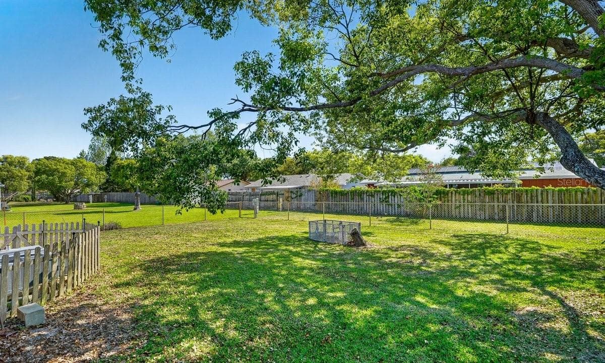780 GREENFIELD DRIVE — photo 44 of 49