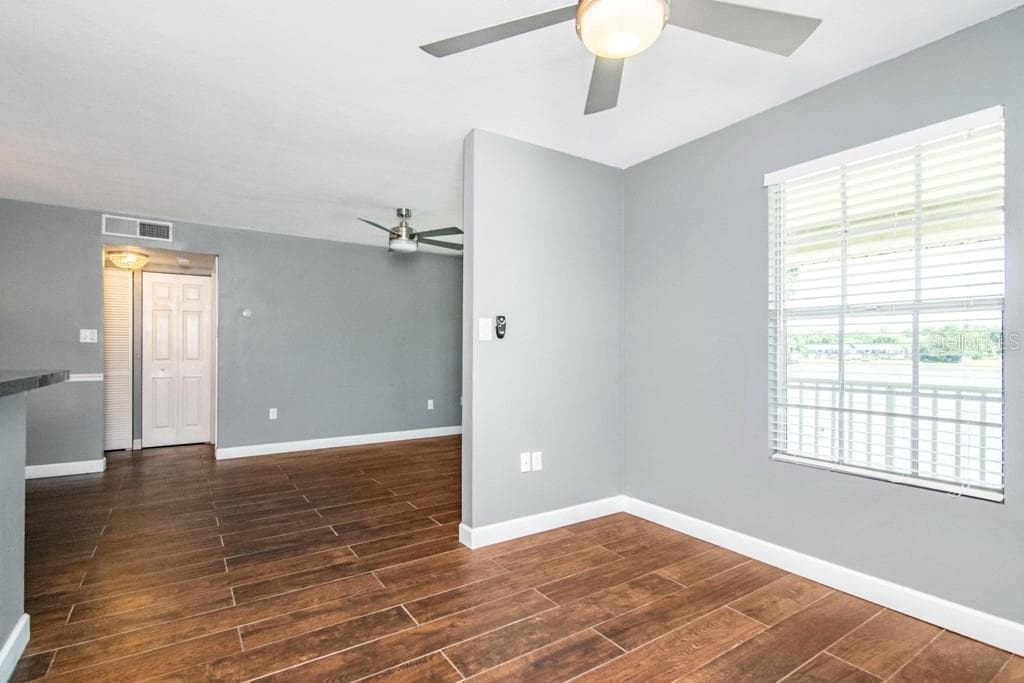 214 LAKE PARSONS GREEN — photo 7 of 16