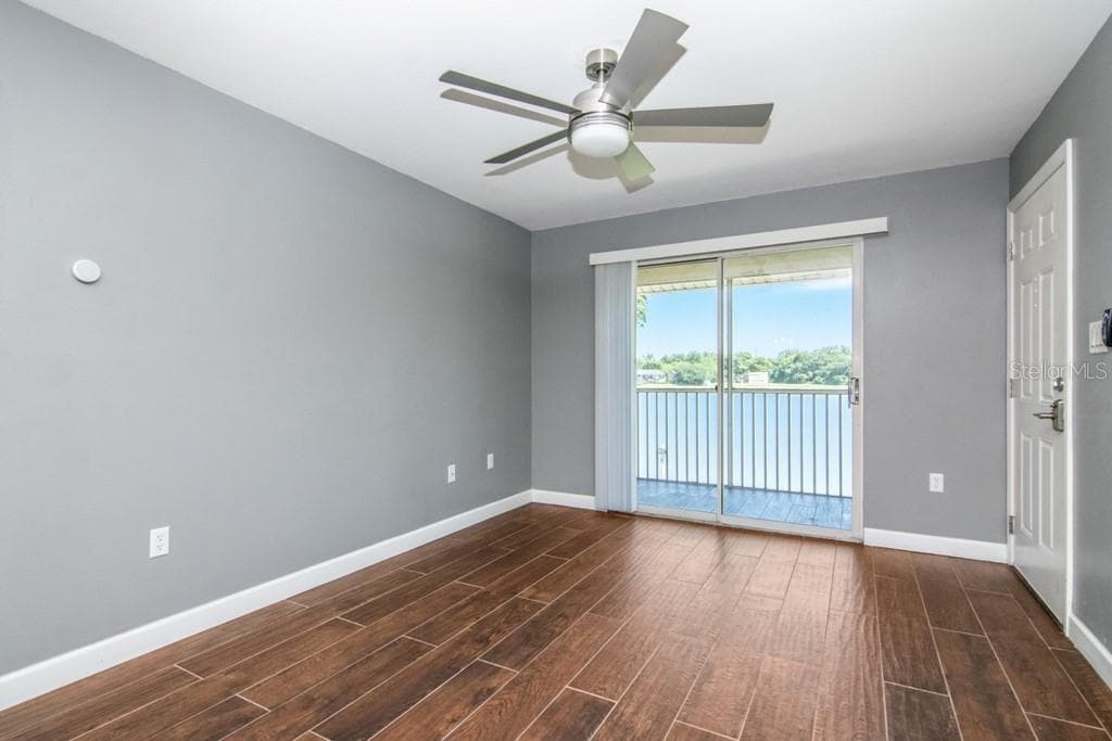 214 LAKE PARSONS GREEN — photo 2 of 16