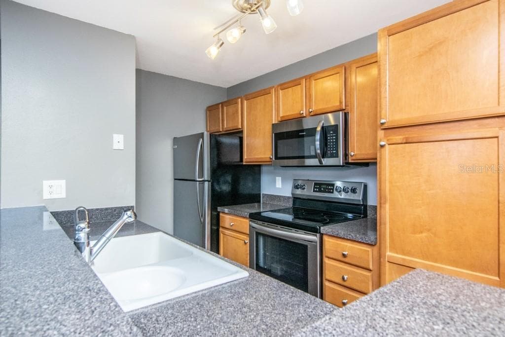 214 LAKE PARSONS GREEN — photo 10 of 16