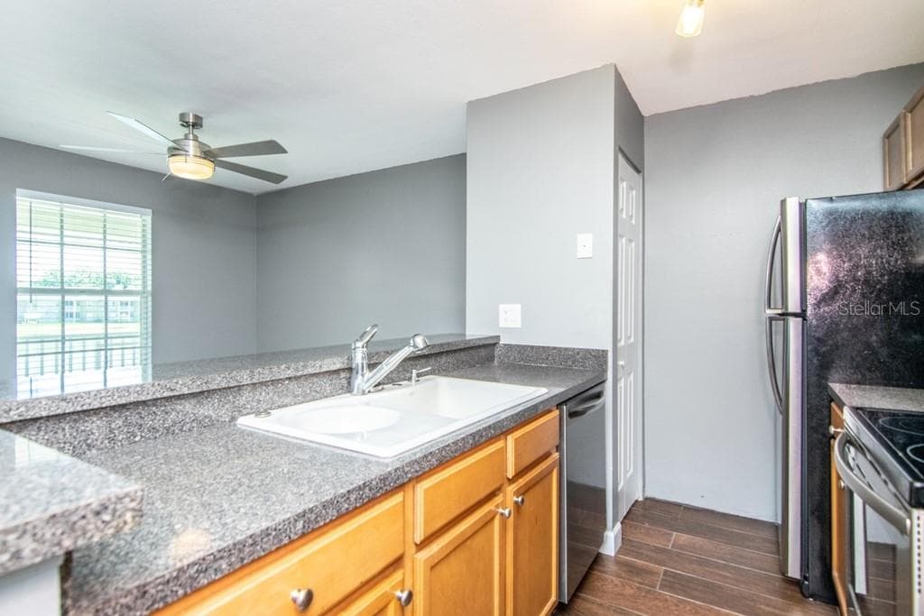 214 LAKE PARSONS GREEN — photo 9 of 16