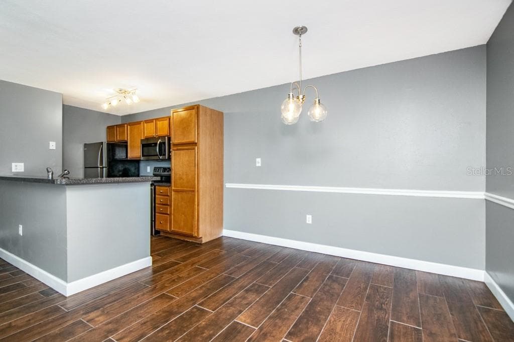 214 LAKE PARSONS GREEN — photo 5 of 16