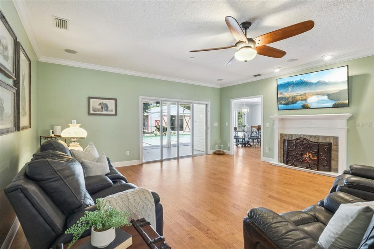 14951 THOROUGHBRED LN — photo 13 of 69