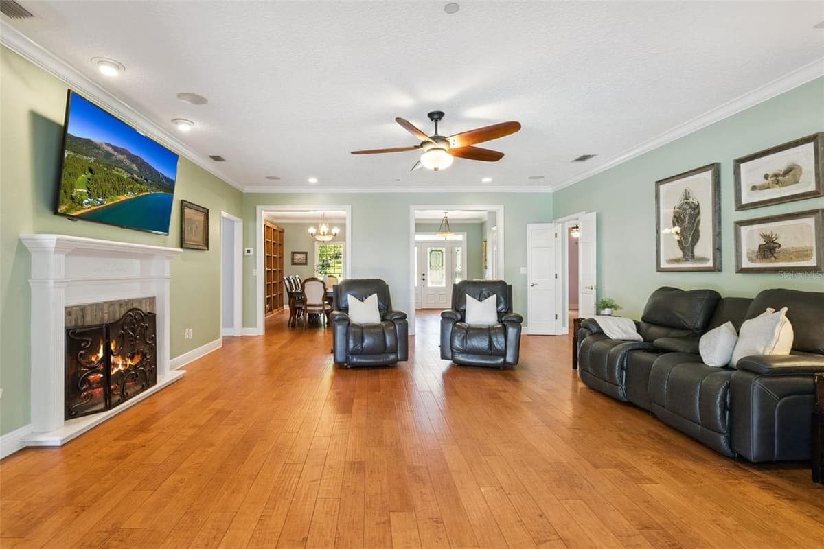 14951 THOROUGHBRED LN — photo 11 of 69