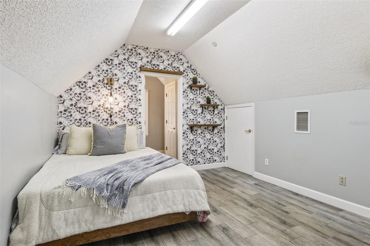 14951 THOROUGHBRED LN — photo 27 of 69
