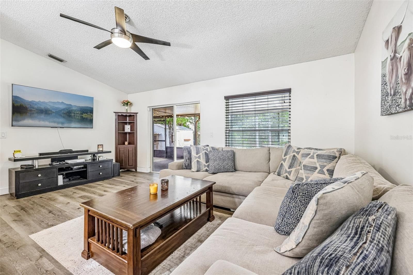 6289 LEONARD AVENUE — photo 4 of 32