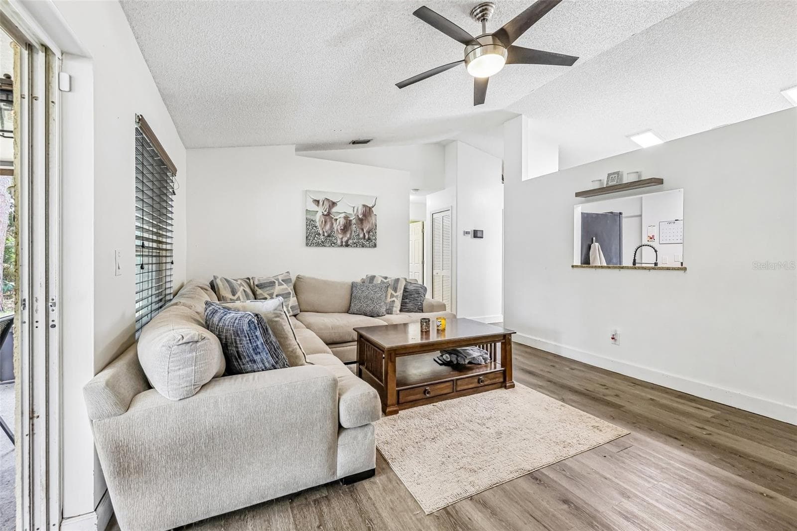 6289 LEONARD AVENUE — photo 3 of 32