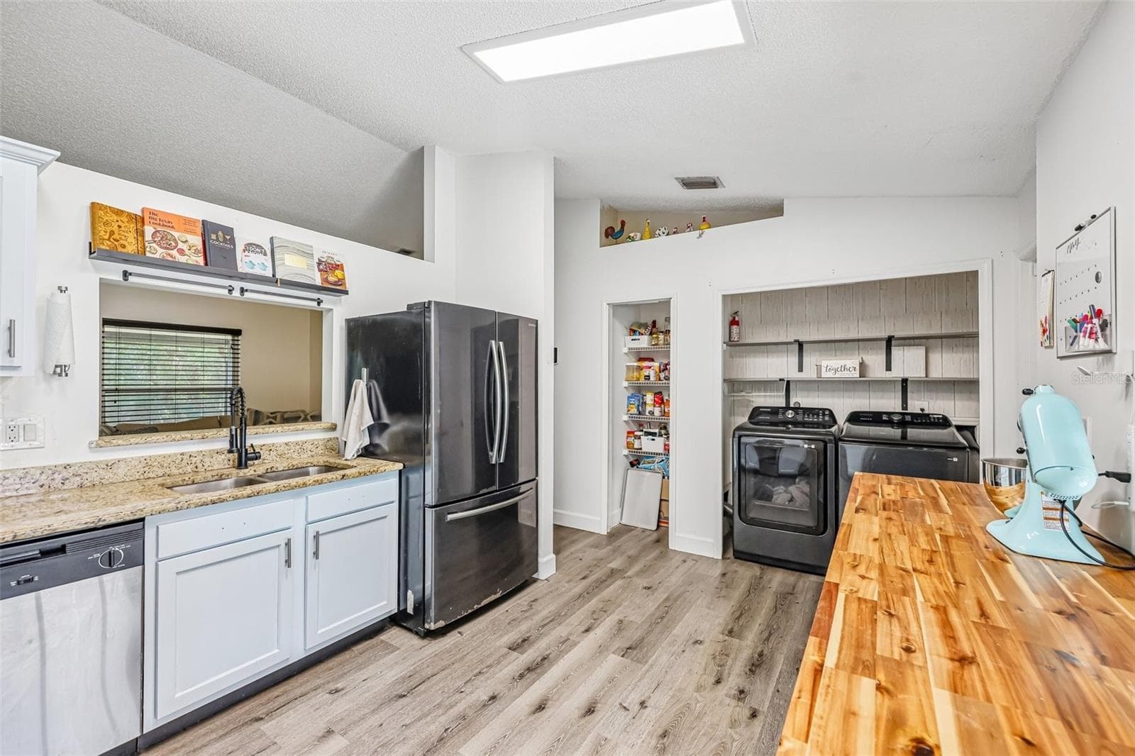 6289 LEONARD AVENUE — photo 7 of 32