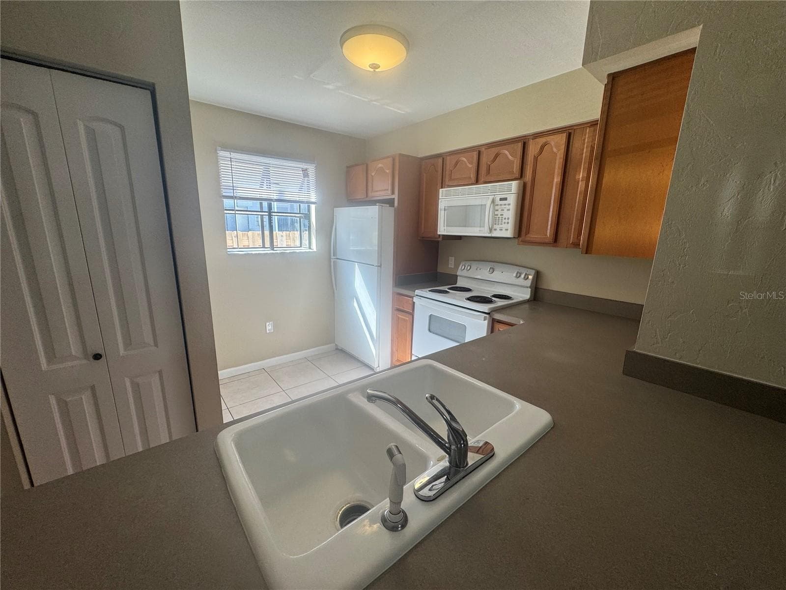 2202 39TH DRIVE — photo 4 of 17