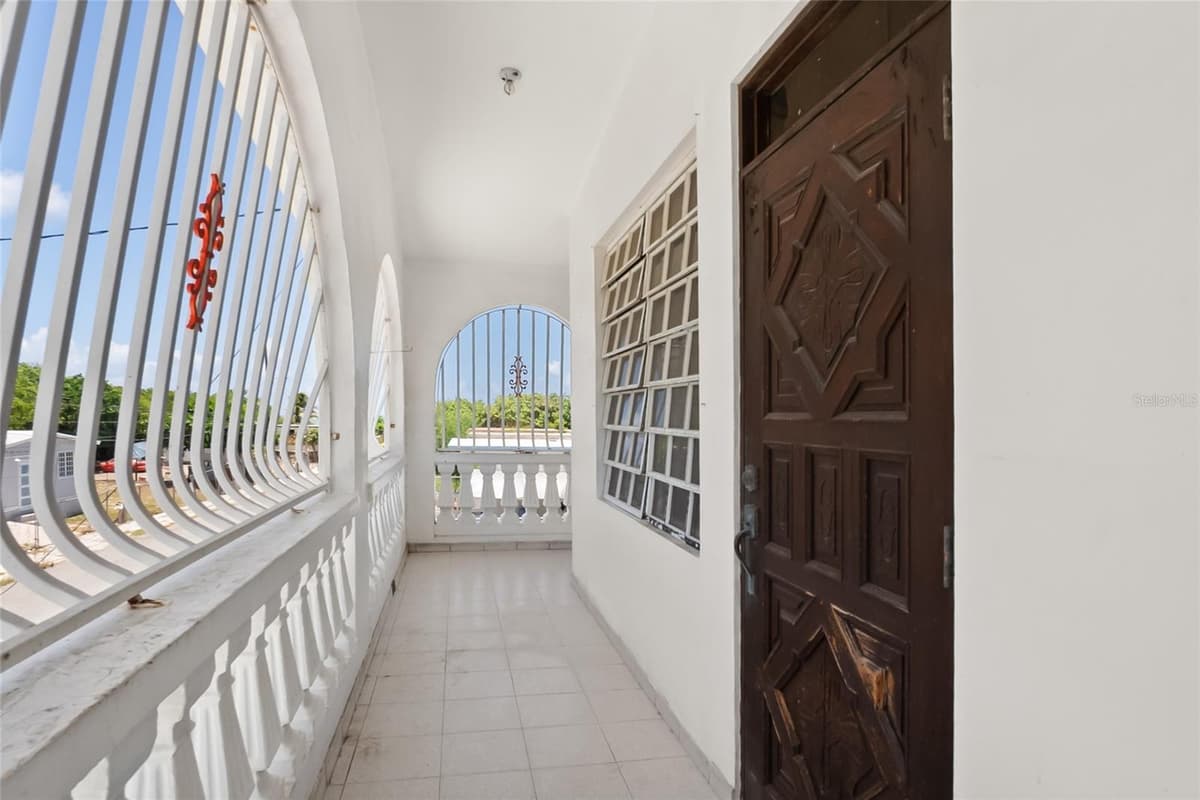 638 CALLE B COM. SERRANO — photo 3 of 34