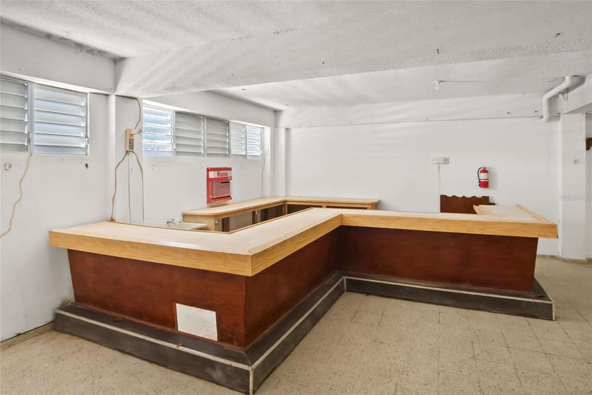 638 CALLE B COM. SERRANO — photo 25 of 34