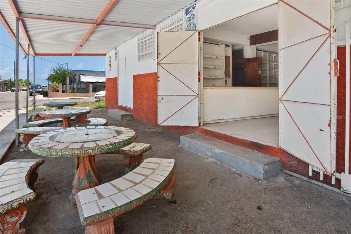 638 CALLE B COM. SERRANO — photo 20 of 34