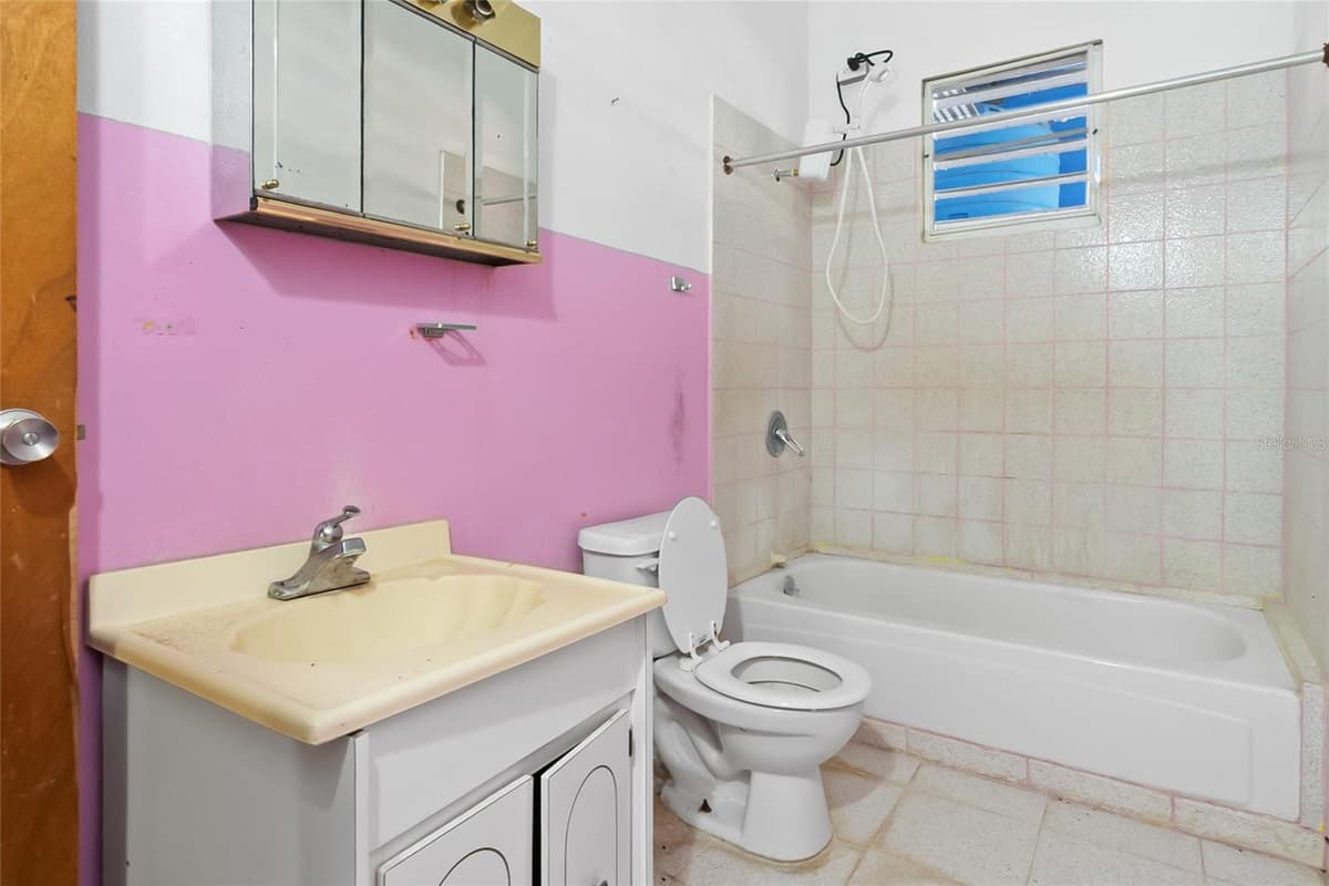 638 CALLE B COM. SERRANO — photo 18 of 34