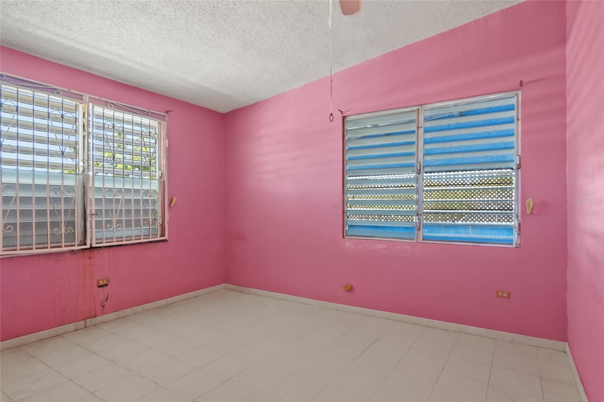 638 CALLE B COM. SERRANO — photo 14 of 34