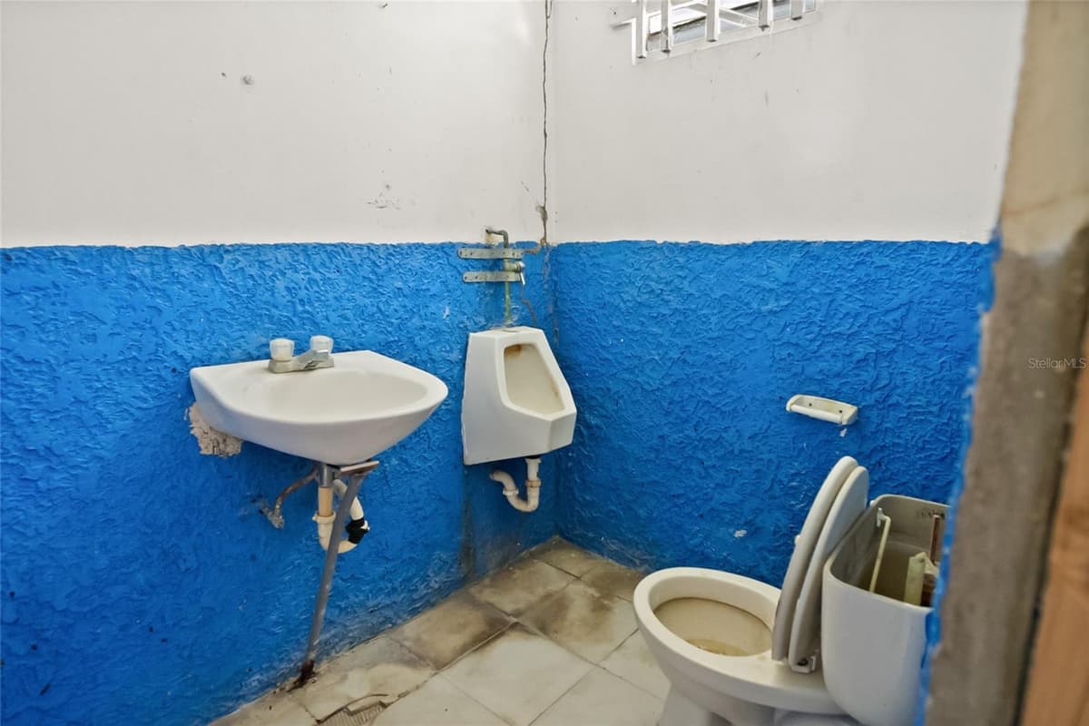 638 CALLE B COM. SERRANO — photo 28 of 34