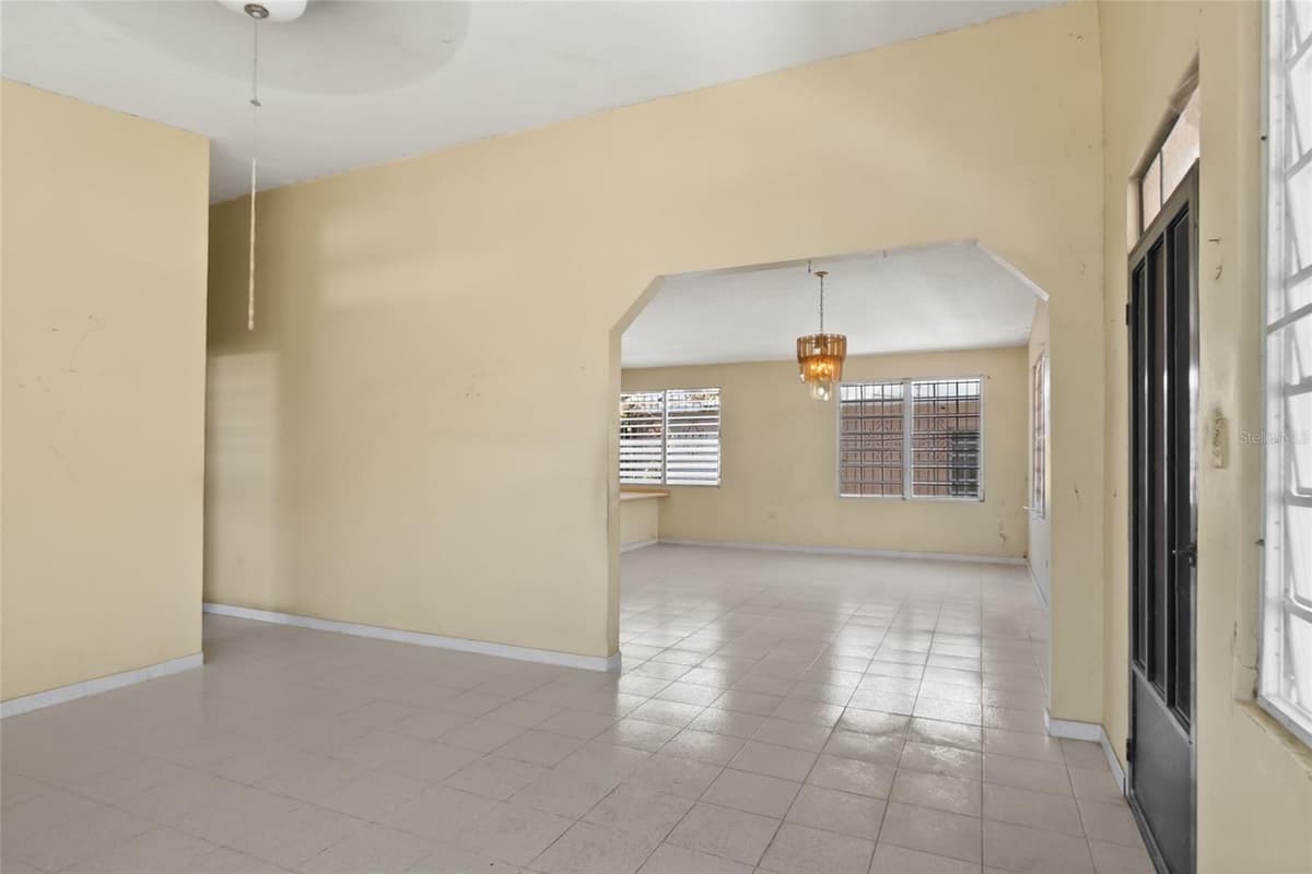 638 CALLE B COM. SERRANO — photo 8 of 34
