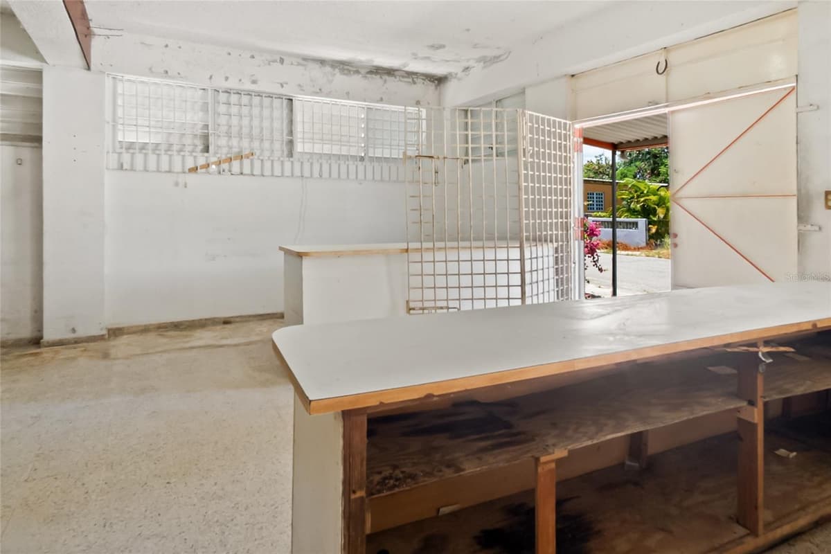 638 CALLE B COM. SERRANO — photo 22 of 34