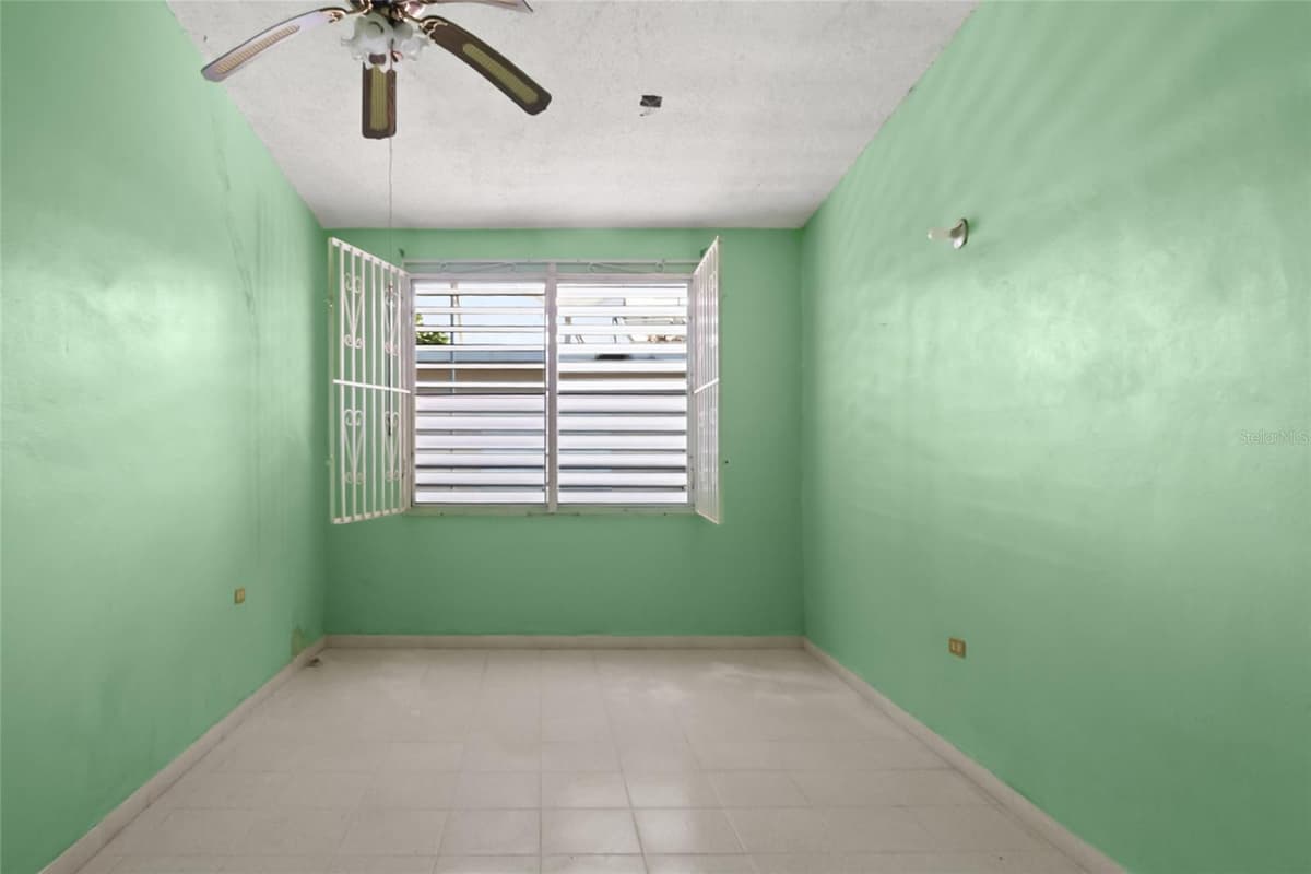 638 CALLE B COM. SERRANO — photo 11 of 34
