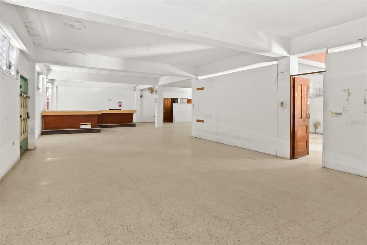 638 CALLE B COM. SERRANO — photo 24 of 34