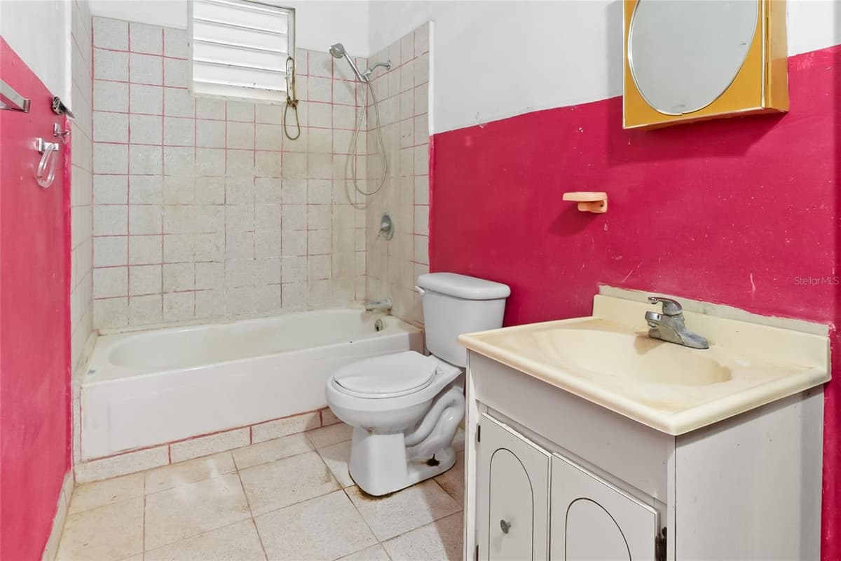 638 CALLE B COM. SERRANO — photo 19 of 34