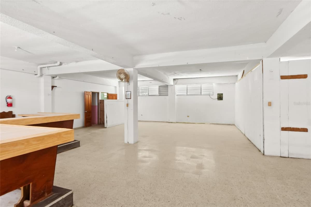 638 CALLE B COM. SERRANO — photo 26 of 34