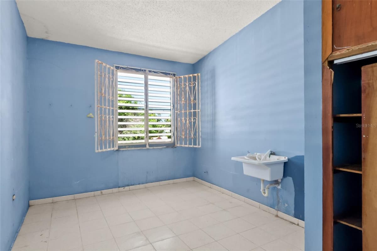 638 CALLE B COM. SERRANO — photo 12 of 34