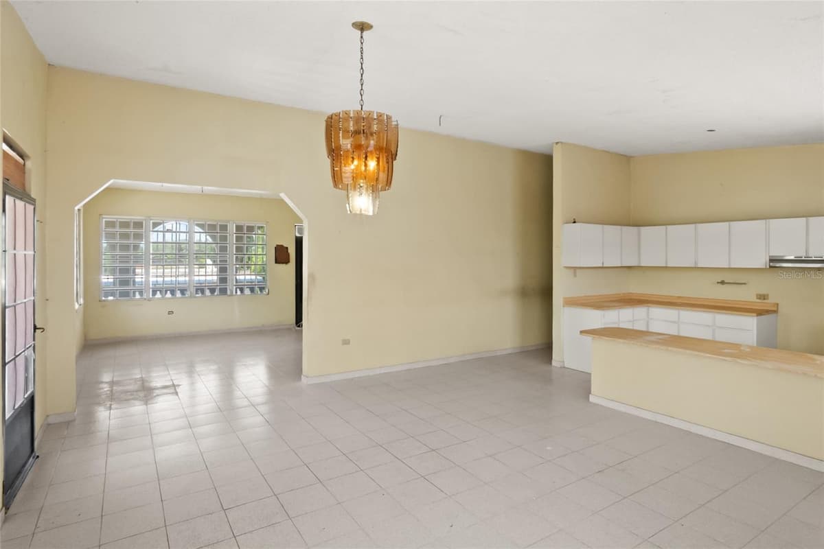 638 CALLE B COM. SERRANO — photo 7 of 34