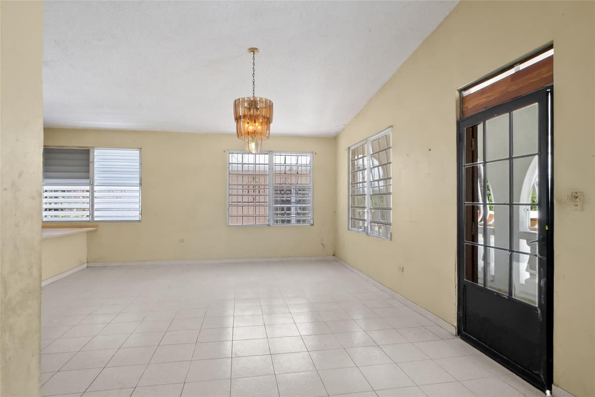 638 CALLE B COM. SERRANO — photo 4 of 34