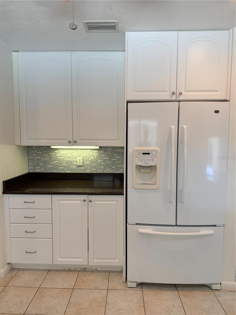 55 BAY HARBOUR DRIVE — photo 9 of 39