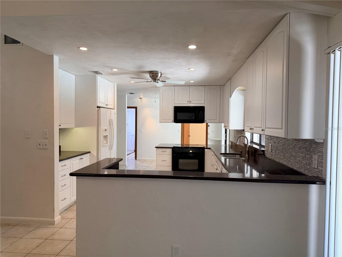 55 BAY HARBOUR DRIVE — photo 12 of 39