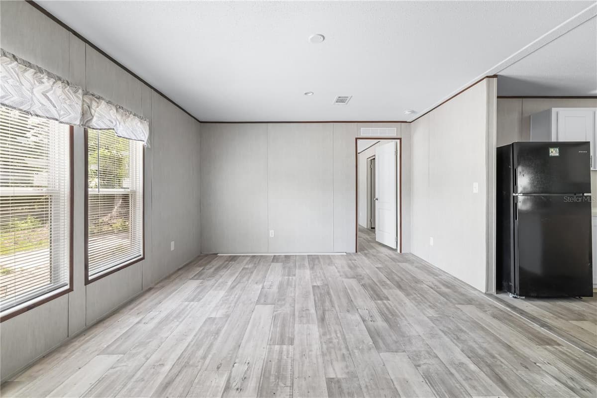 25031 ANTLER STREET — photo 10 of 38