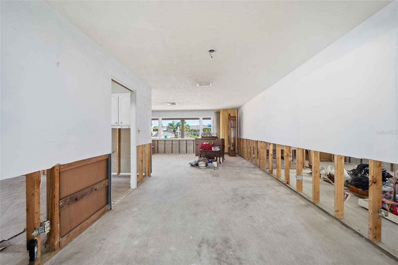 4 BELLEVUE DRIVE — photo 15 of 25