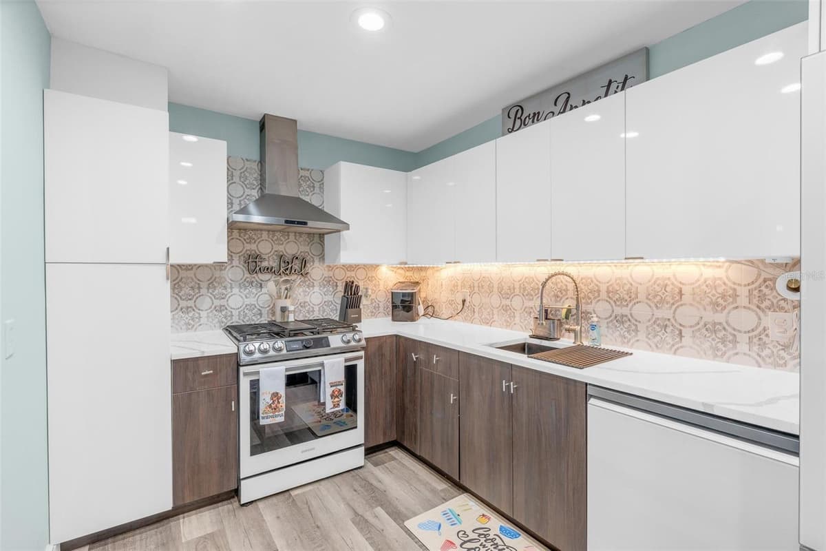 2824 OAK LEA DRIVE — photo 10 of 33