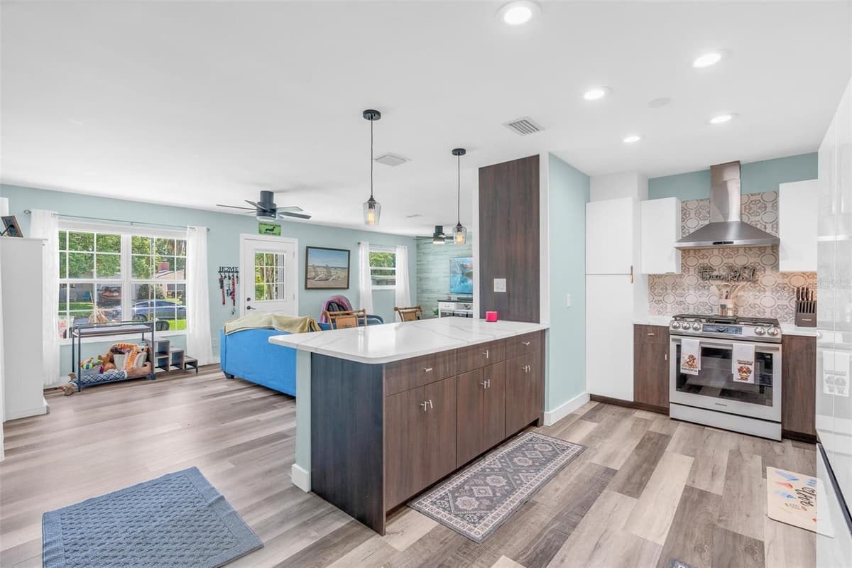 2824 OAK LEA DRIVE — photo 3 of 33